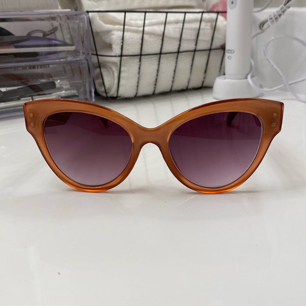 Nice *H&M* cat eye sunglass!